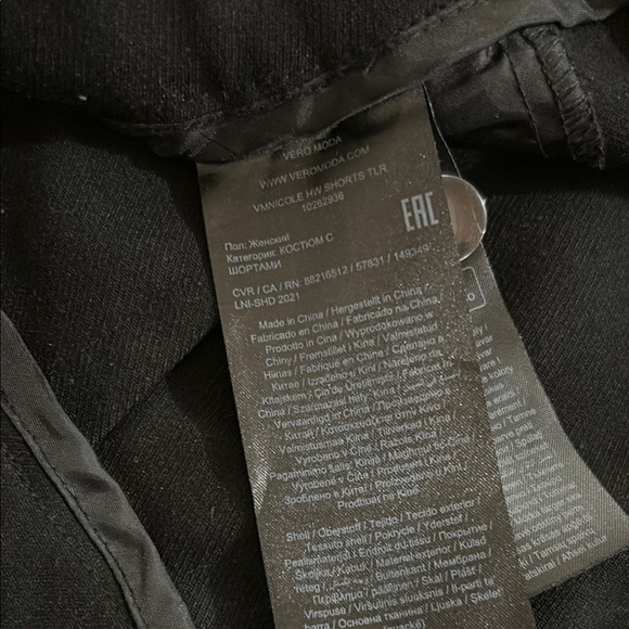 Black High Waist Shorts with Scalloped Hem - Picture 7 of 10